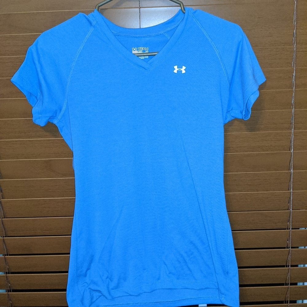 Under armour xs tops